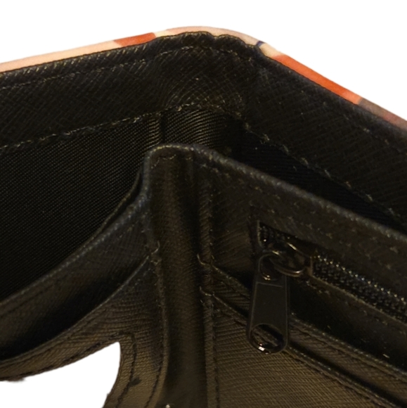 NWOT Stranger Things wallet w/characters - Picture 5 of 7